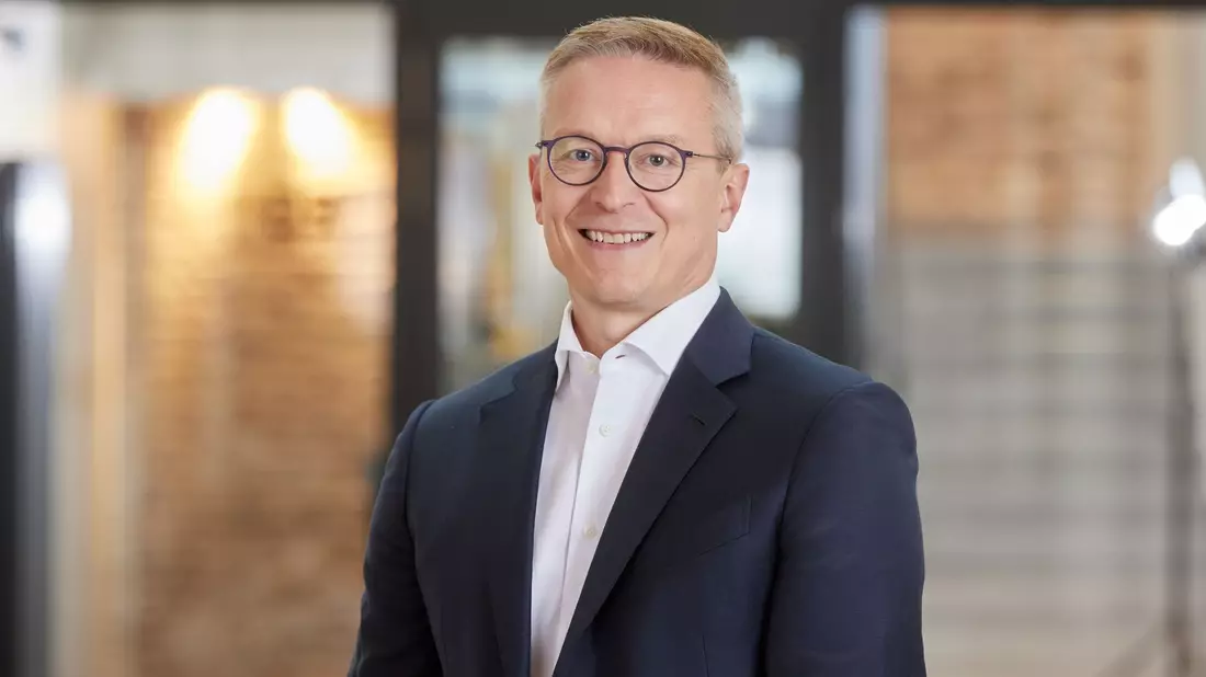 Kennt sich aus mit Strategie und Digitalisierung: Karsten Wildberger - Bild: Oliver Roesler
oro-Phot/CECONOMY AG /dpa