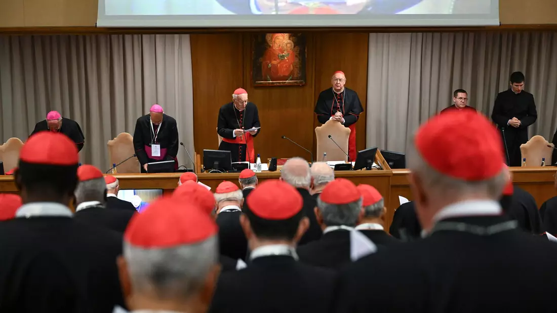 Die Entscheidung für den Start des Konklaves am 7. Mai fiel hinter den Mauern des Vatikan. - Bild: Uncredited/Vatican Media/AP/dpa
