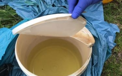 POL-SE: Elmshorn - Unzulässige Ablagerung von säurehaltiger Flüssigkeit - Polizei sucht Zeugen - Foto: presseportal.de