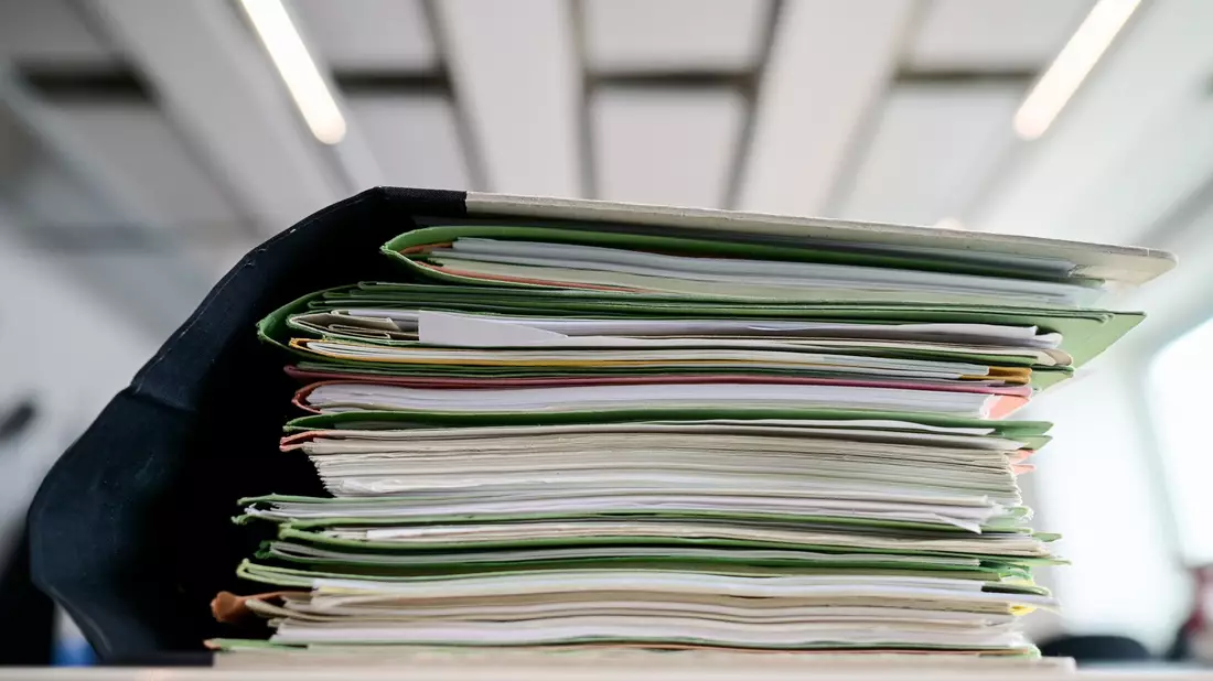 Der Normenkontrollrat befürchtet einen hohen bürokratischen Aufwand durch das geplante Tariftreuegesetz. (Symbolbild) - Bild: Sebastian Gollnow/dpa