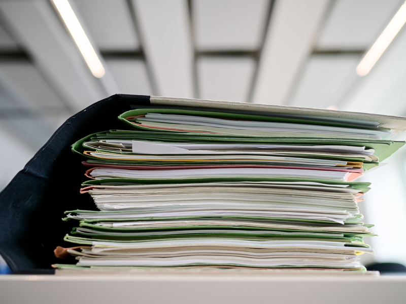 Der Normenkontrollrat befürchtet einen hohen bürokratischen Aufwand durch das geplante Tariftreuegesetz. (Symbolbild) - Foto: Sebastian Gollnow/dpa