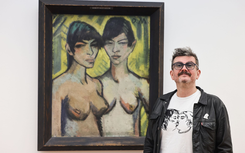 Der französische Zeichner Luz, eigentlich Rénald Luzier, hat dem Gemälde «Zwei weibliche Halbakte» einen Comic-Roman gewidmet. - Foto: Oliver Berg/dpa