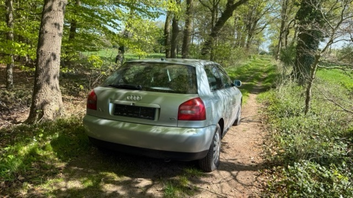 POL-CUX: Verfolgungsfahrt und Gefährdung des Straßenverkehrs in Loxstedt bis nach Bexhövede - Tatverdächtige flüchten - Polizeihubschrauber im Einsatz - Zeugenaufruf (Foto im Anhang) - Foto: presseportal.de