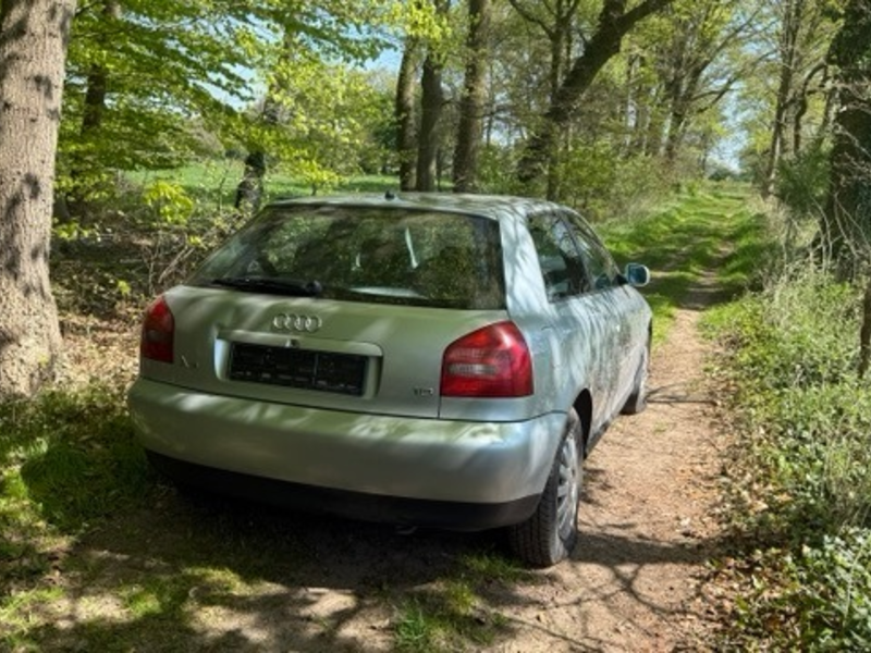 POL-CUX: Verfolgungsfahrt und Gefährdung des Straßenverkehrs in Loxstedt bis nach Bexhövede - Tatverdächtige flüchten - Polizeihubschrauber im Einsatz - Zeugenaufruf (Foto im Anhang) - Foto: presseportal.de