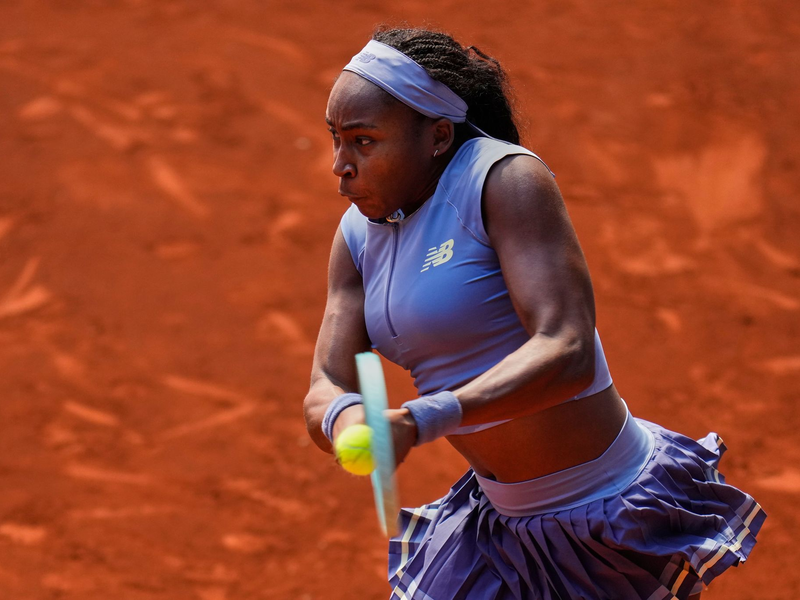 Coco Gauff war noch ihrem Sieg plötzlich nicht mehr zu hören. - Foto: Manu Fernandez/AP/dpa