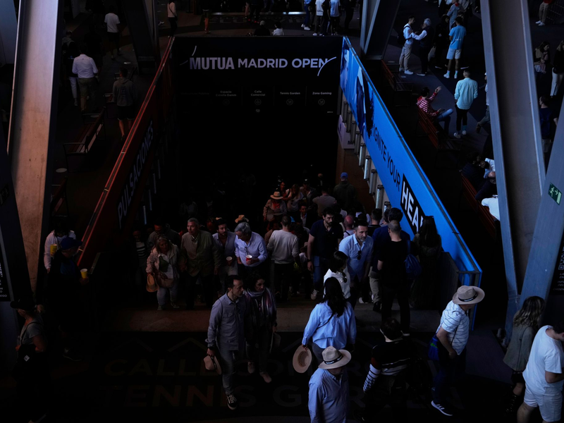 Nach dem Stromausfall wurde die restlichen Spiele für Montag abgesagt. - Foto: Bernat Armangue/AP/dpa