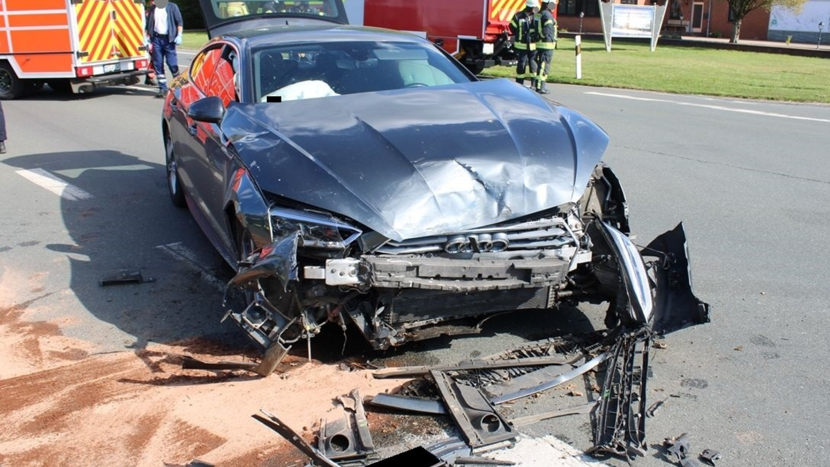 POL-MI: Mehrere Verletzte bei Unfall auf Kreuzung - Foto: presseportal.de