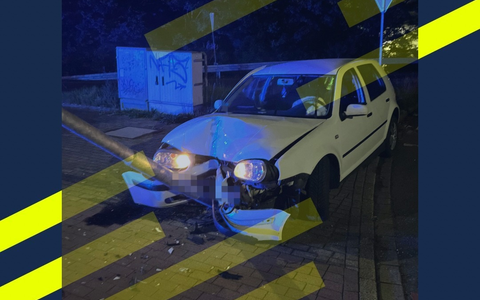 POL-DU: Großenbaum: Pkw kollidiert mit einem Ampelmast - Ein Verletzter - Foto: presseportal.de