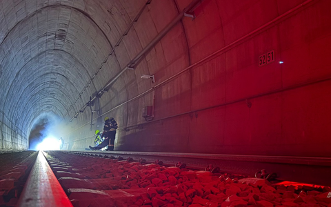 FW-OE: Großübung im Erbscheidtunnel: Feuerwehren aus Olpe und Attendorn proben den Ernstfall - Foto: presseportal.de