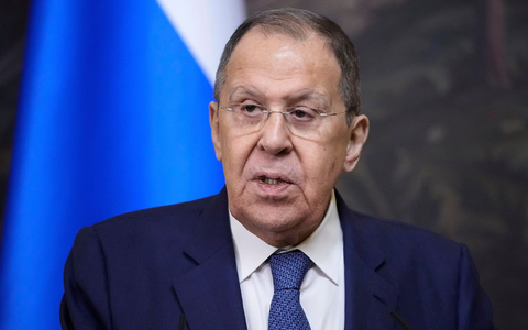 In einem Interview wiederholte der russische Außenminister Sergej Lawrow die bisherigen Forderungen Moskaus für ein Ende des Kriegs gegen die Ukraine. (Archivbild) - Foto: Pavel Bednyakov/Pool AP/dpa