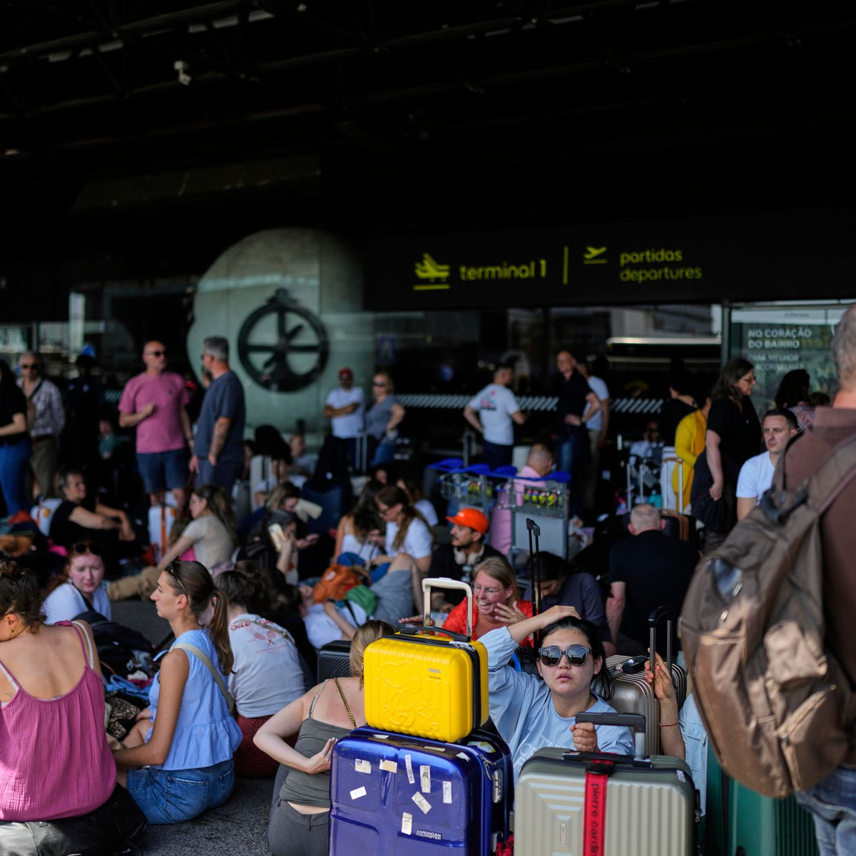 Auch die Flughäfen waren von dem Stromausfall betroffen. - Foto: Armando Franca/AP/dpa