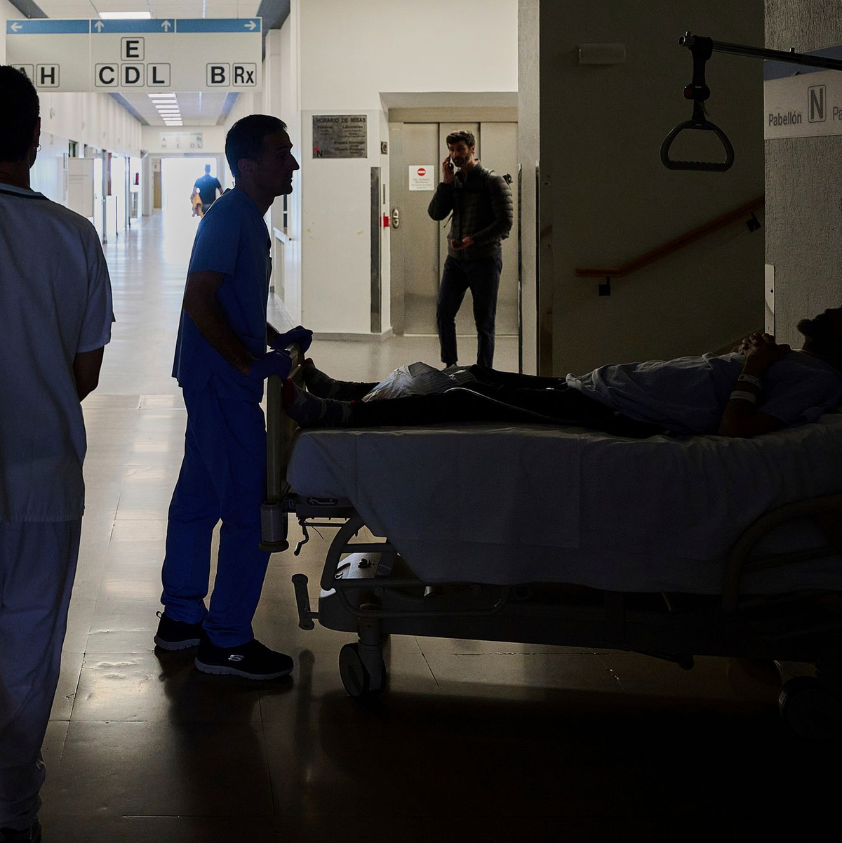 Krankenhäuser waren dank Generatoren nicht vom Stromausfall betroffen.  - Foto: Miguel Oses/AP/dpa