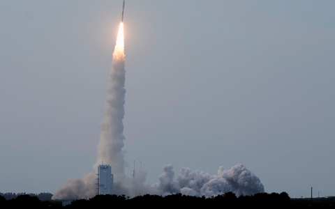 Mit dem Start macht Amazon Ernst bei der Aufholjagd zu Elon Musks Starlink-System. (Archivbild) - Foto: John Raoux/AP/dpa Mit dem Start macht Amazon Ernst bei der Aufholjagd zu Elon Musks Starlink-System. (Archivbild) - Foto: John Raoux/AP/dpa