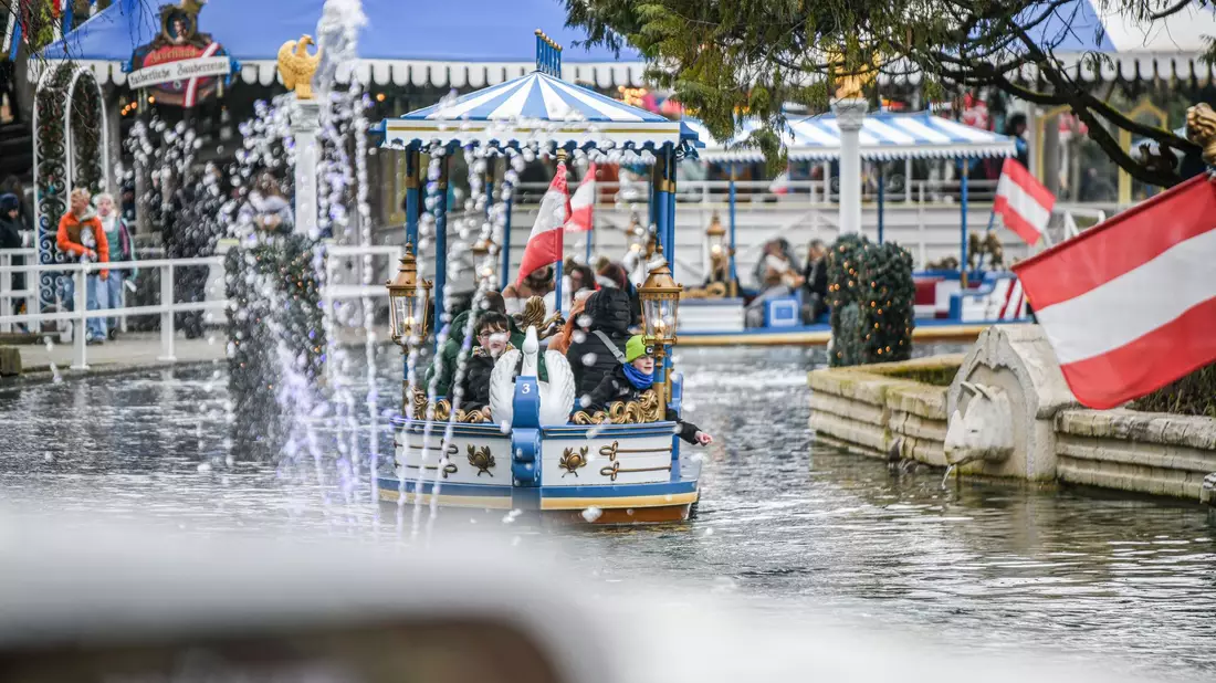Die Branche der Freizeitparks will auch 2025 und 2026 wachsen. (Archivbild) - Bild: Jason Tschepljakow/dpa