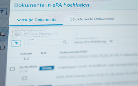 Die E-Akte soll für Patienten und Praxen zum Alltag werden. (Archivbild) - Foto: Daniel Karmann/dpa