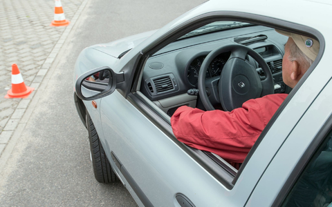 Auffrischungskurse sind nicht verpflichtend, aber Experten werben dafür. (Archivbild) - Foto: picture alliance / dpa