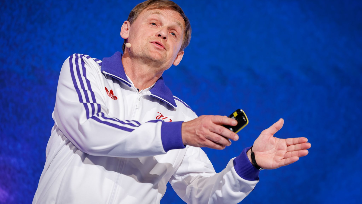 Adidas macht bessere Gewinne, Vorstandschef Björn Gulden fürchtet aber die Auswirkungen von US-Zöllen (Archivbild). - Foto: Daniel Karmann/dpa