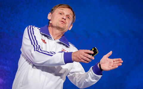 Adidas macht bessere Gewinne, Vorstandschef Björn Gulden fürchtet aber die Auswirkungen von US-Zöllen (Archivbild). - Foto: Daniel Karmann/dpa