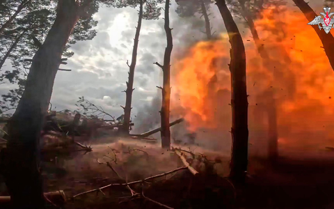 Seit mehr als drei Jahren währt der russische Angriffskrieg in der Ukraine - unterbrochen jeweils nur durch kurzfristige Pausen. (Archivbild) - Foto: Uncredited/Russian Defense Ministry Press Service/AP/dpa