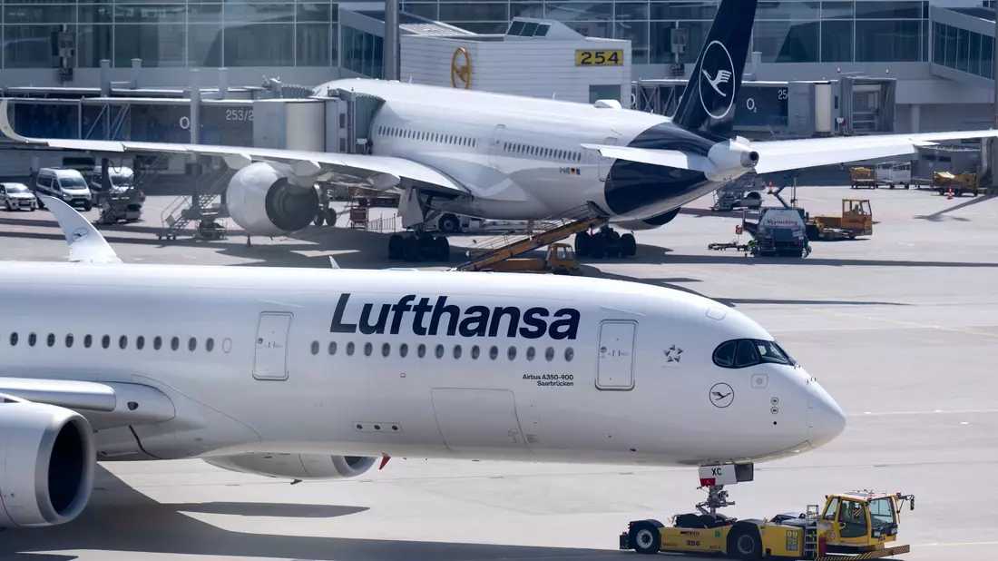 Bis auf Weiteres bleiben Flugzeuge bei der Lufthansa knapp.   - Bild: Sven Hoppe/dpa