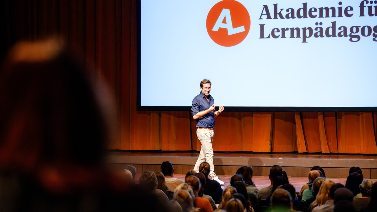 Neue Termine im Mai: Lernexperte Jürgen Möller mit erfolgreicher Live-Tour 