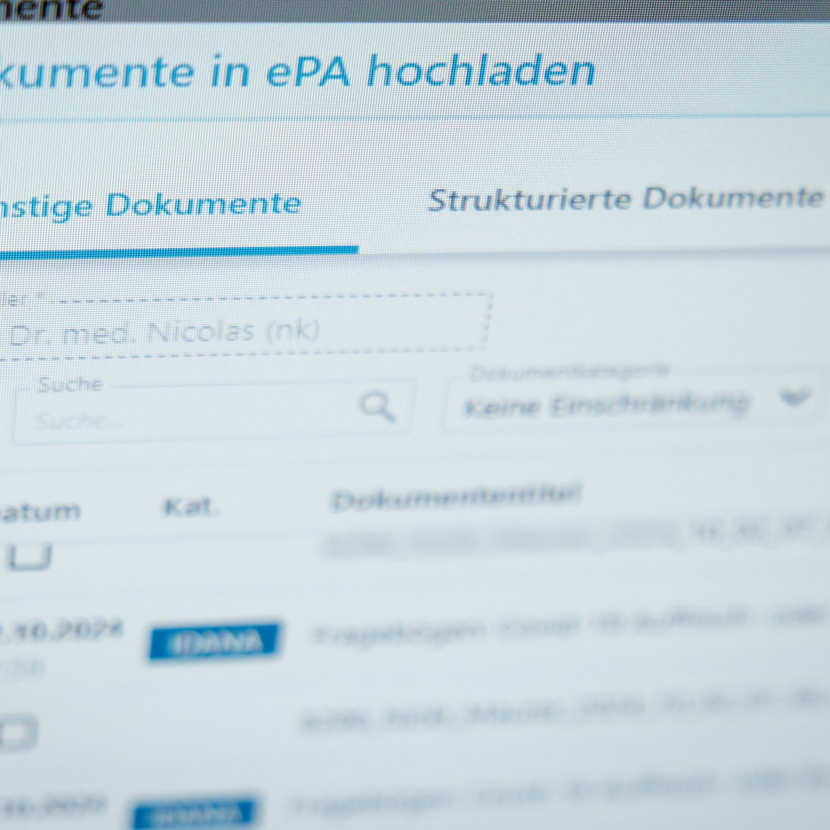 Die E-Akte soll für Patienten und Praxen zum Alltag werden. (Archivbild) - Foto: Daniel Karmann/dpa