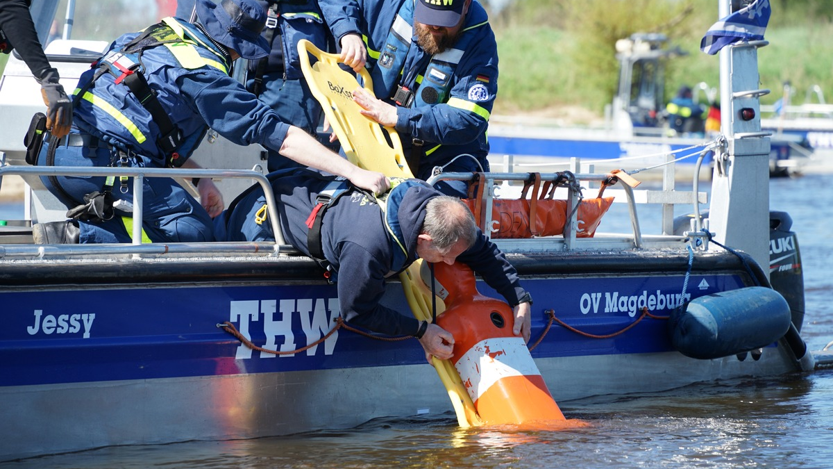 THW LVBEBBST: Bootsführer-Ausbildung mit großer Einsatzübung in Tangermünde - Foto: presseportal.de