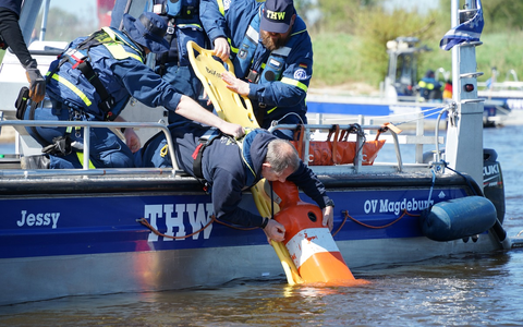 THW LVBEBBST: Bootsführer-Ausbildung mit großer Einsatzübung in Tangermünde - Foto: presseportal.de