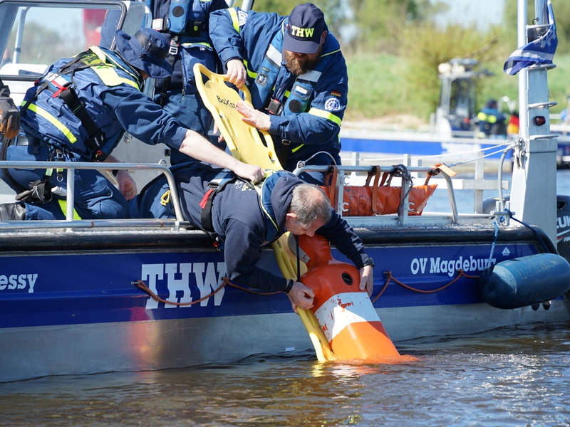 THW LVBEBBST: Bootsführer-Ausbildung mit großer Einsatzübung in Tangermünde - Foto: presseportal.de