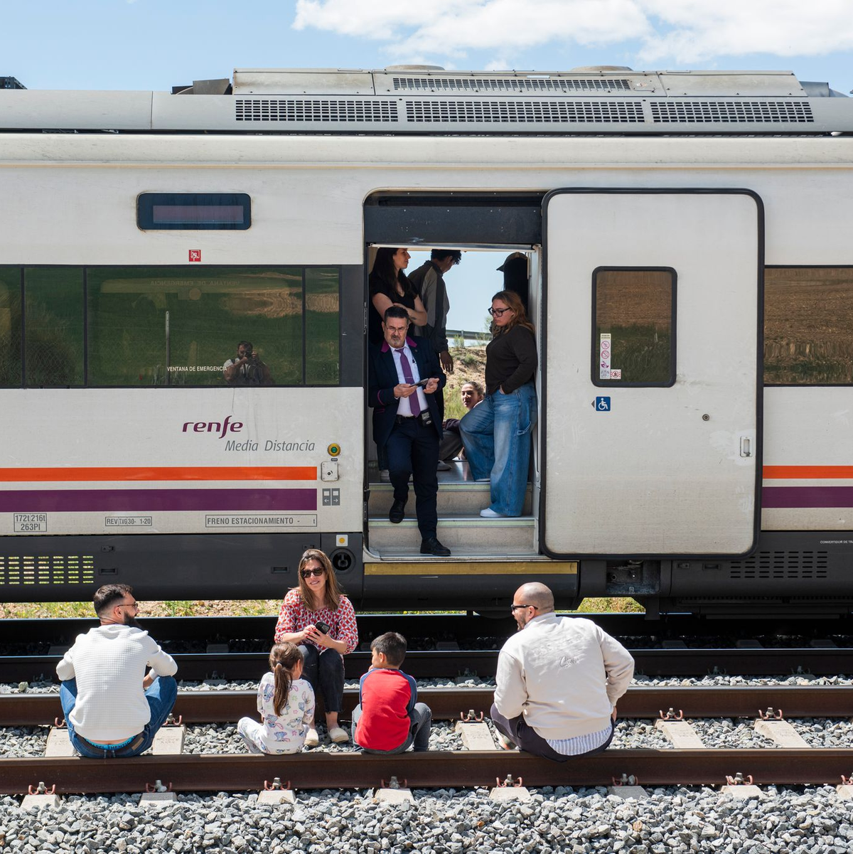 Alle Züge blieben plötzlich stehen.  - Foto: Víctor Fernández/EUROPA PRESS/dpa