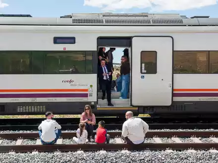 Alle Züge blieben plötzlich stehen.  - Foto: Víctor Fernández/EUROPA PRESS/dpa