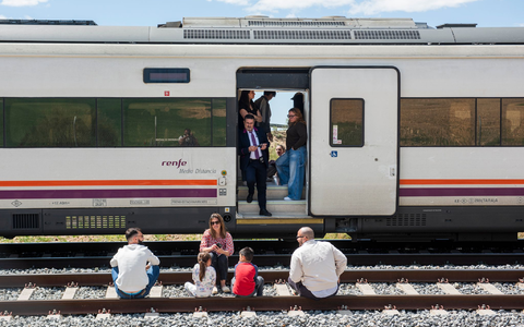 Alle Züge blieben plötzlich stehen.  - Foto: Víctor Fernández/EUROPA PRESS/dpa