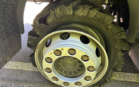 POL-PDLD: B10/LD-Godramstein - VU wegen defektem Reifen - Foto: presseportal.de POL-PDLD: B10/LD-Godramstein - VU wegen defektem Reifen - Foto: presseportal.de