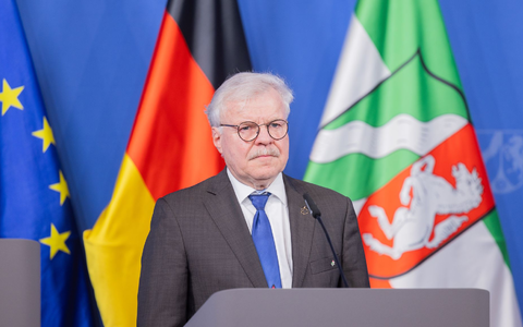 Reinhold Ewald ist der erste Raumfahrtbotschafter in NRW. - Foto: Rolf Vennenbernd/dpa