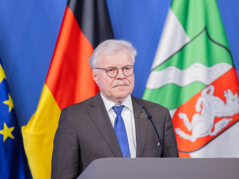 Reinhold Ewald ist der erste Raumfahrtbotschafter in NRW. - Foto: Rolf Vennenbernd/dpa