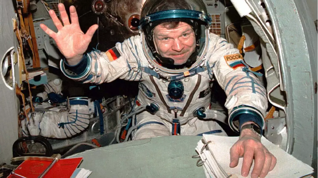 Reinhold Ewald war 1997 für drei Wochen auf der damaligen russischen Raumstation «Mir». (Archivbild) - Bild: Mashatin/dpa