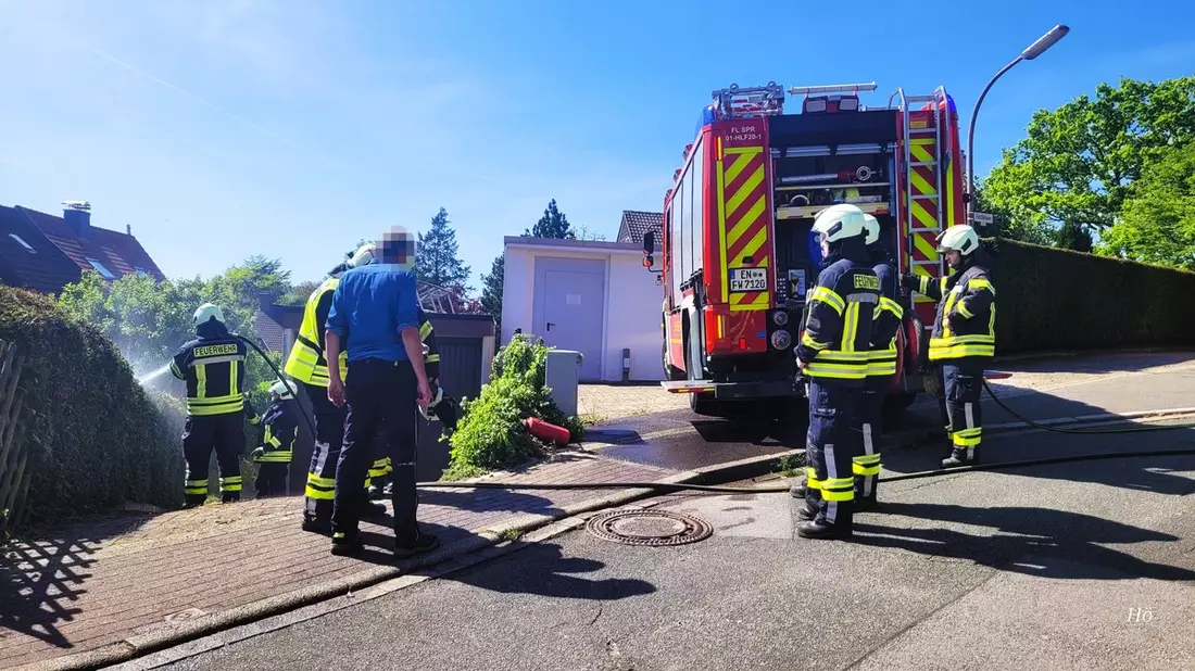 FW-EN: Heckenbrand in Niedersprockhövel - Bild: presseportal.de