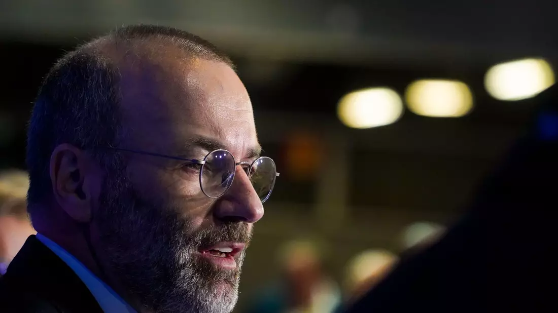 Der CSU-Politiker Manfred Weber ist beim Parteitag der Europäischen Volkspartei (EVP) in Valencia für eine zweite Amtszeit von drei Jahren gewählt worden. - Bild: Eduardo Manzana/EUROPA PRESS/dpa