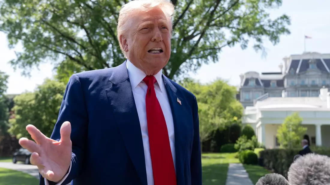 Trump zeigt sich wieder zufrieden mit Bezos - Bild: Manuel Balce Ceneta/AP/dpa