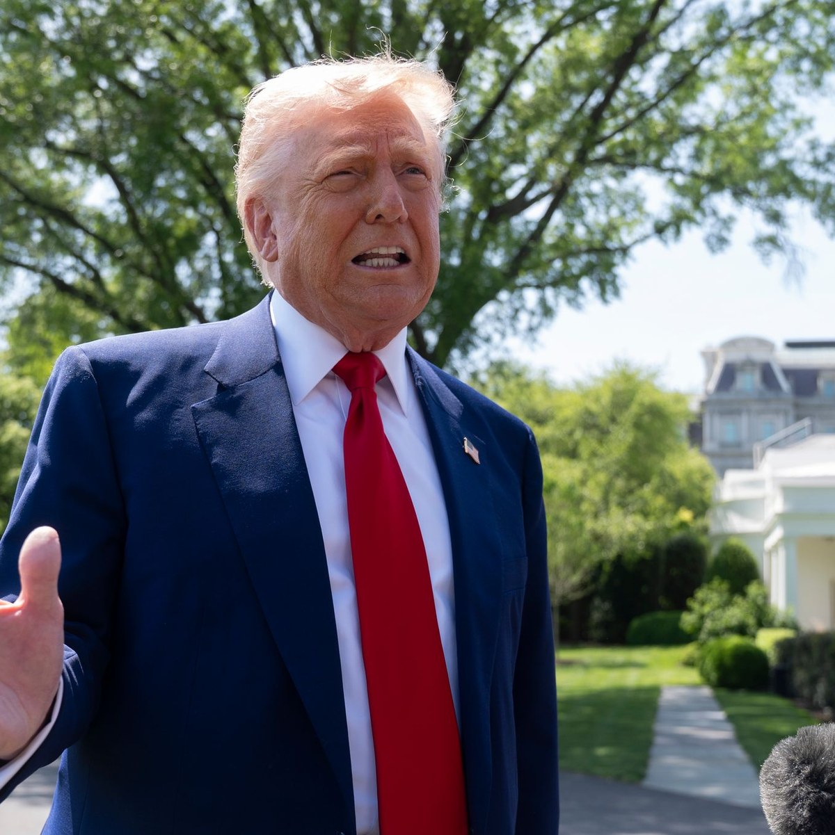 Trump zeigt sich wieder zufrieden mit Bezos - Foto: Manuel Balce Ceneta/AP/dpa