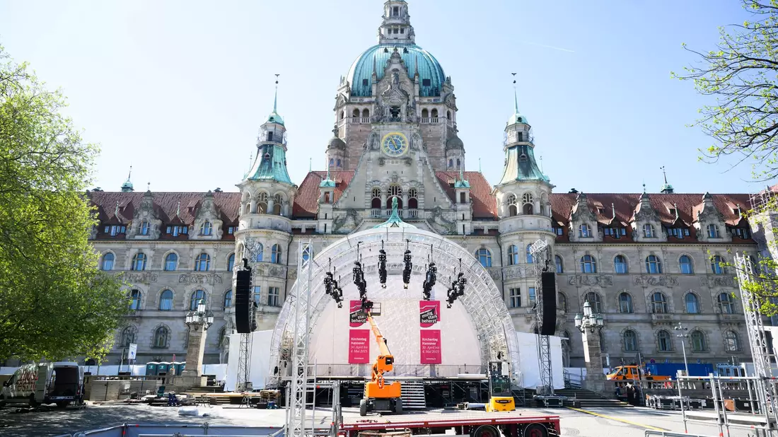 In Hannover laufen die letzten Vorbereitungen für den 39. Deutschen Evangelischen Kirchentag. - Bild: Julian Stratenschulte/dpa