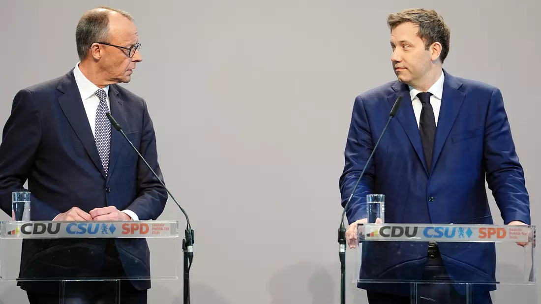 Wollen die deutsche Wirtschaft wieder in Schwung bringen: Der wahrscheinlich nächste Kanzler, Friedrich Merz, und SPD-Chef Lars Klingbeil (Archivbild) - Bild: Kay Nietfeld/dpa