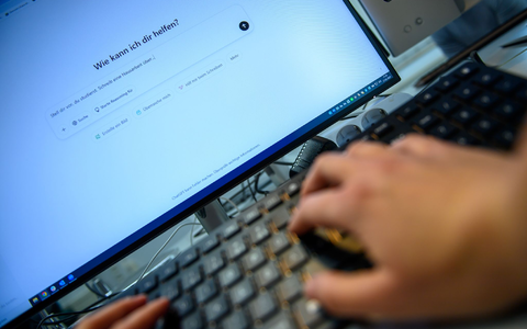 Die neue Variante von ChatGPT übertrieb es mit Zuspruch für die Nutzer. (Archivbild)  - Foto: Klaus-Dietmar Gabbert/dpa