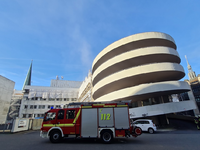 FW-DO: Brennende Baumaterialien sorgen für eine starke Rauchentwicklung - Foto: presseportal.de