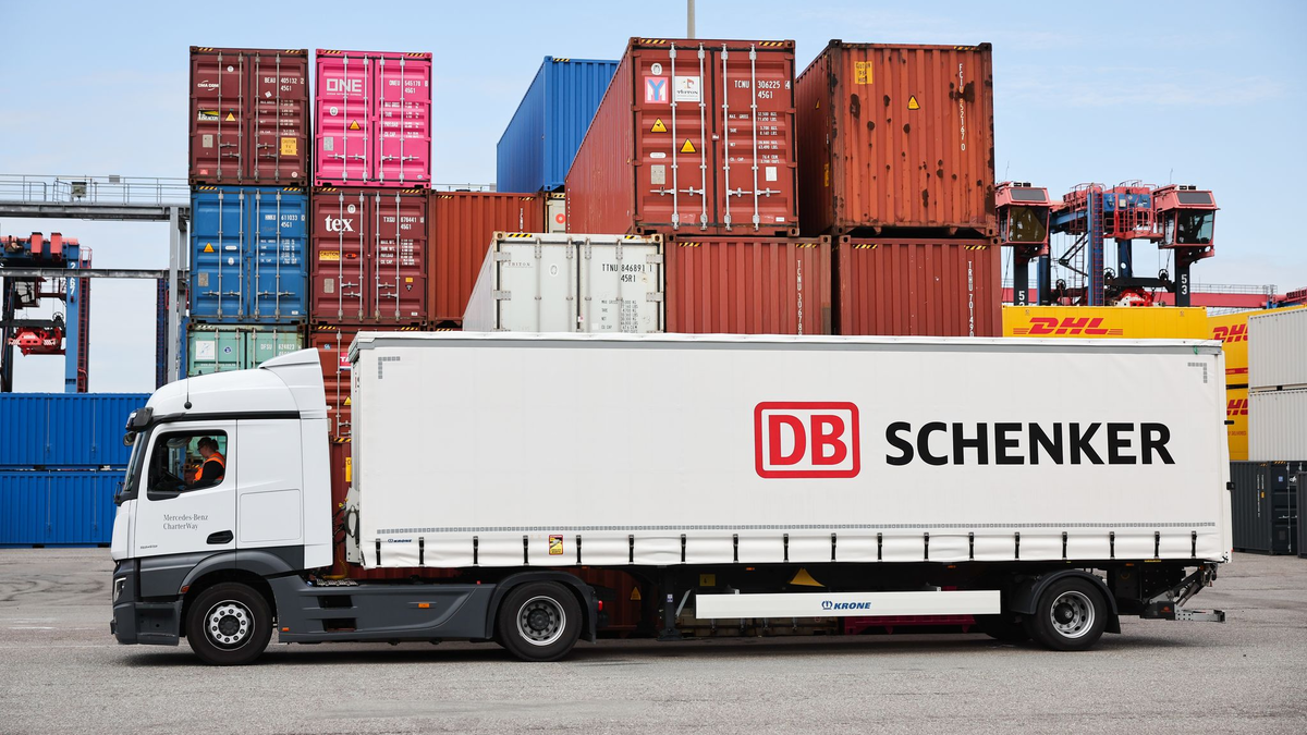 DB Schenker ist an den dänischen Logistiker DSV verkauft worden. (Archivbild) - Foto: Christian Charisius/dpa