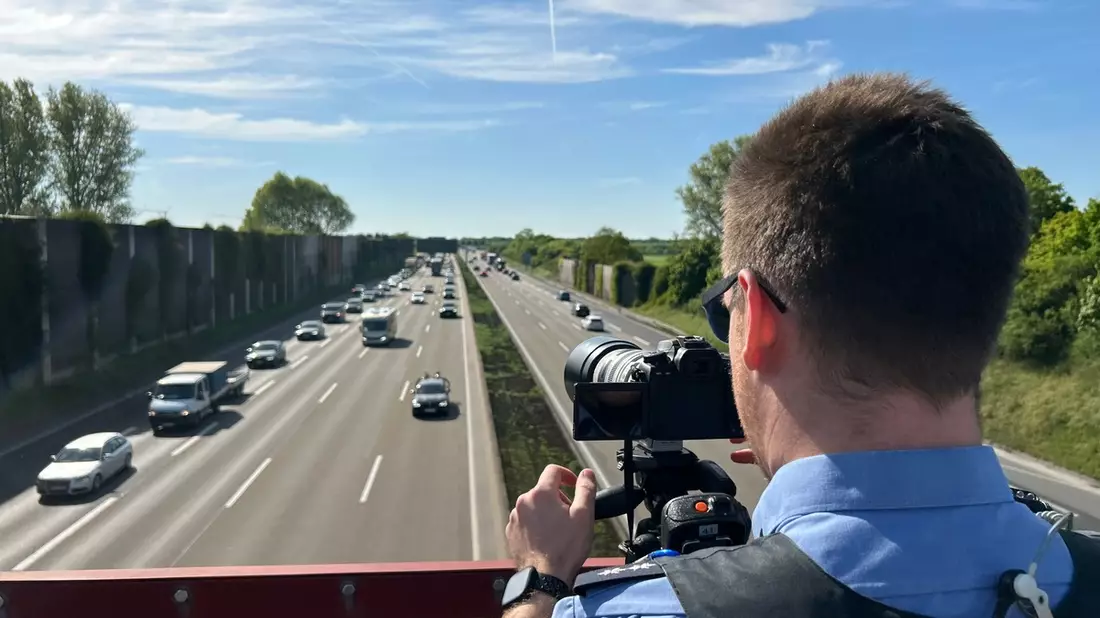 POL-OF: Kontrollaktion im Feierabendverkehr: Gefährliche Situationen durch spätes Einordnen auf die Ausfahrtsspur - Autobahn 3; Anschlussstelle Hanau - Bild: presseportal.de