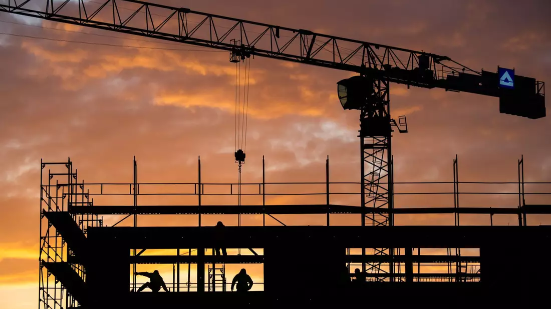 Wohnungsbau in Deutschland: Mit gelockerten Kreditvorgaben könnten Verbraucher leichter an Darlehen kommen (Archivbild) - Bild: Julian Stratenschulte/dpa/dpa-tmn