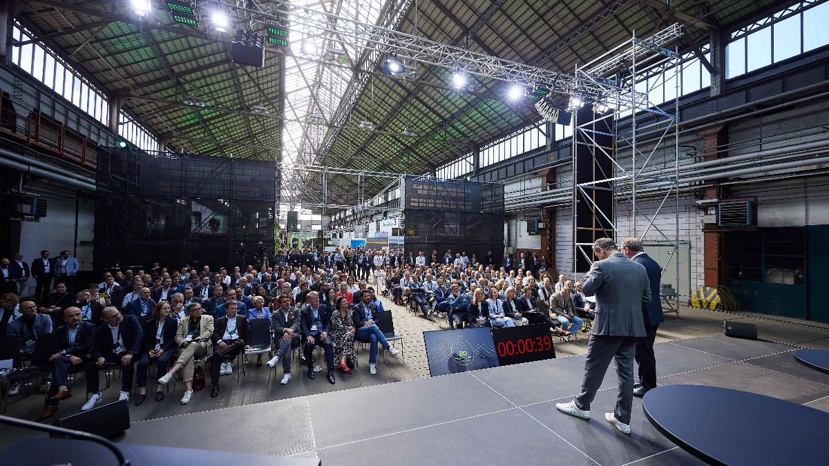 Spitzenpolitik beim Summit von Neues Bauen - Foto: presseportal.de