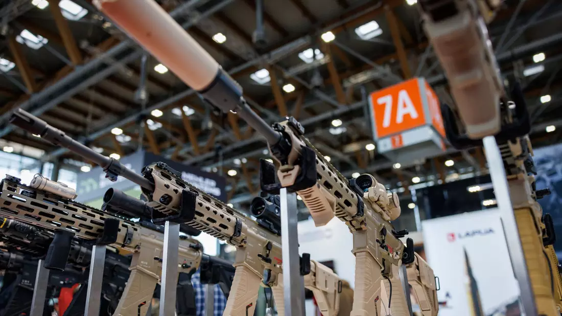 Sturmgewehre von Heckler & Koch. - Bild: Daniel Karmann/dpa
