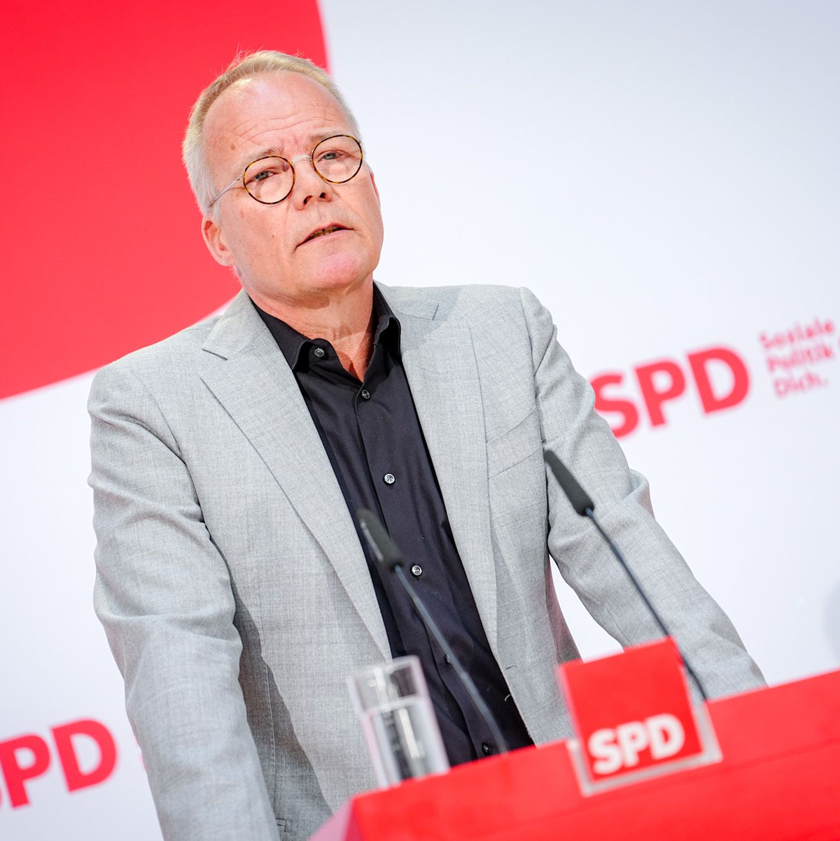 Miersch verkündete: Klingbeil soll Vizekanzler werden. - Foto: Kay Nietfeld/dpa